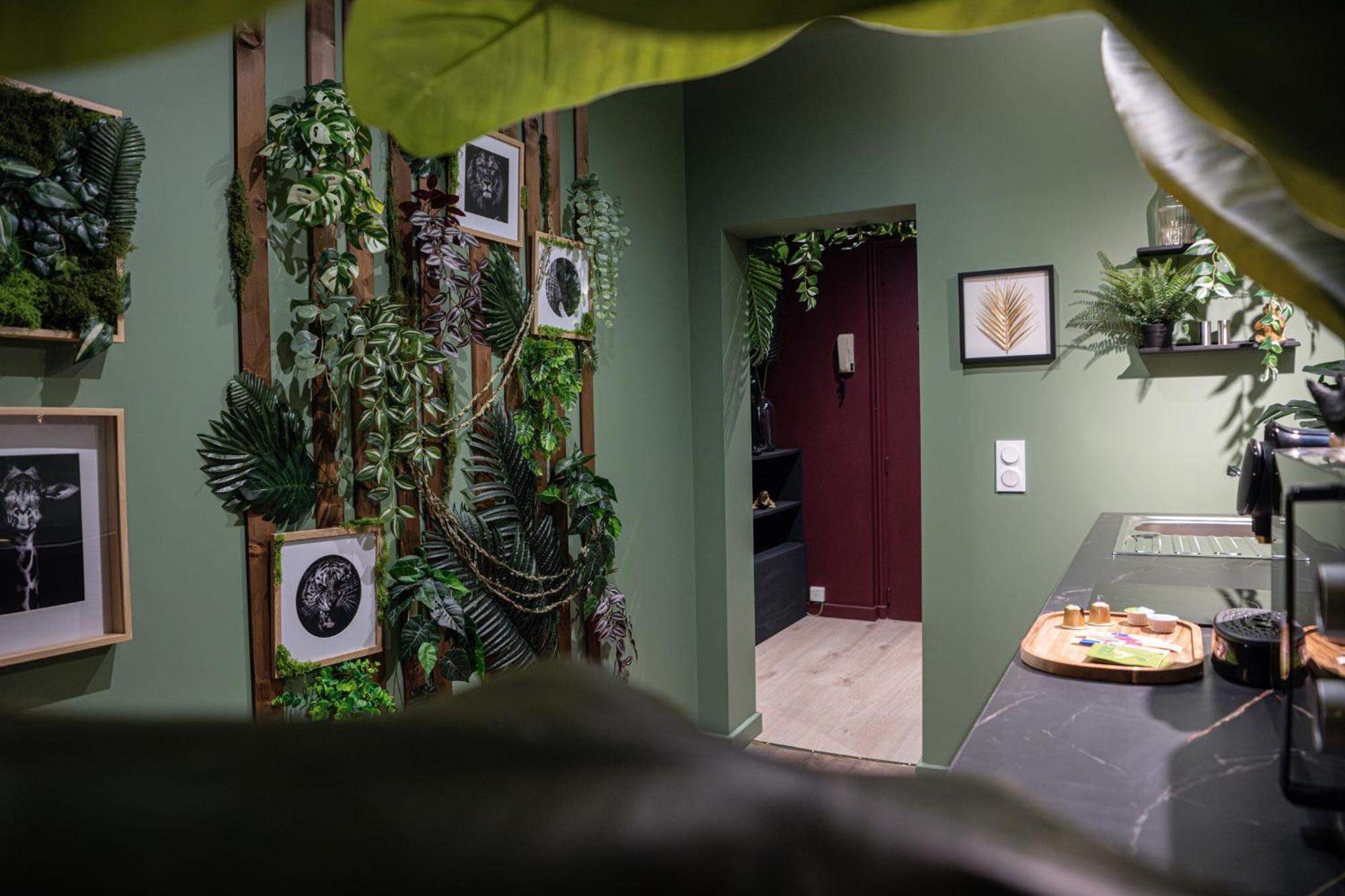Secret Jungle - Love Room By Prim0 C0Nciergerie Royat Buitenkant foto